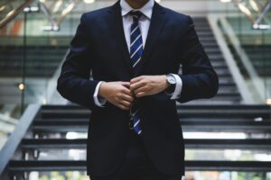 Ineffective assistance of counsel is where a lawyer fails to do their job. This picture shows a lawyer buttoning up a suit.